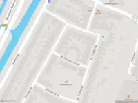 Ambulance met grote spoed naar de Lorentzkade in Haarlem