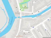 Ambulance met grote spoed naar de Kleinpolderkade in Rotterdam