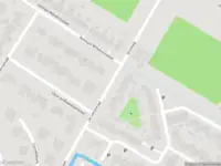 Politie met grote spoed naar de De Lierestraat in Willemstad vanwege letsel