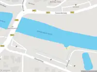 Politie naar de Stationsweg in Ommen vanwege aanrijding met letsel