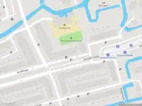 Ambulance met grote spoed naar de Busbaan Tanthof in Delft