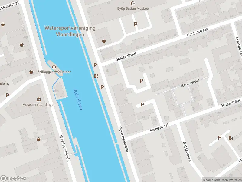 Ambulance met grote spoed naar de Oosterstraat in Vlaardingen