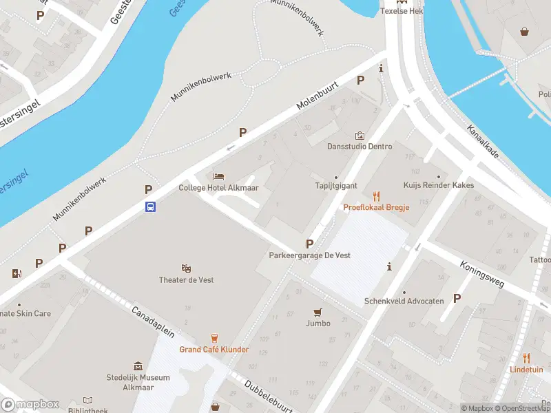 Brandweer met gepaste spoed naar de Achter de Vest in Alkmaar