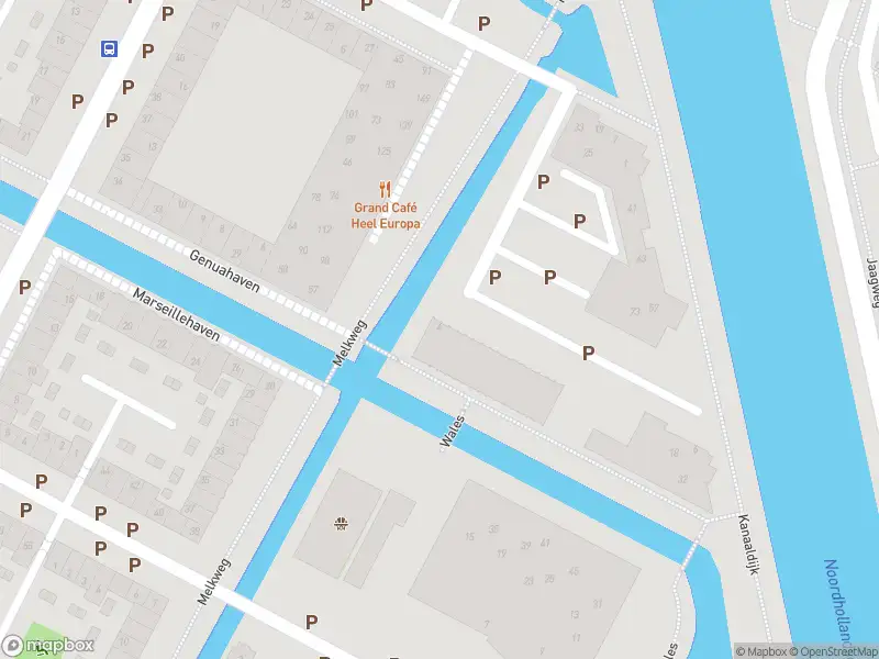 Ambulance met grote spoed naar de Wales in Purmerend