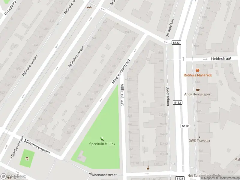 Ambulance met grote spoed naar de Moerkerkestraat in Rotterdam