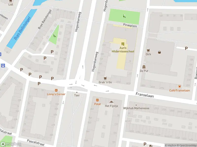 Ambulance met grote spoed naar de Hogenbanweg in Rotterdam