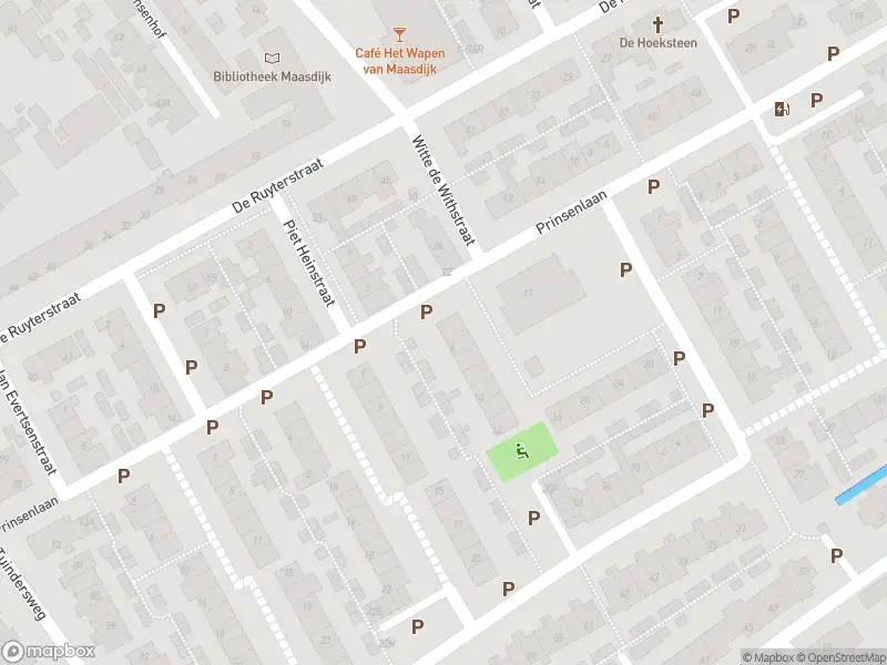 Ambulance met grote spoed naar de Almondestraat in Maasdijk