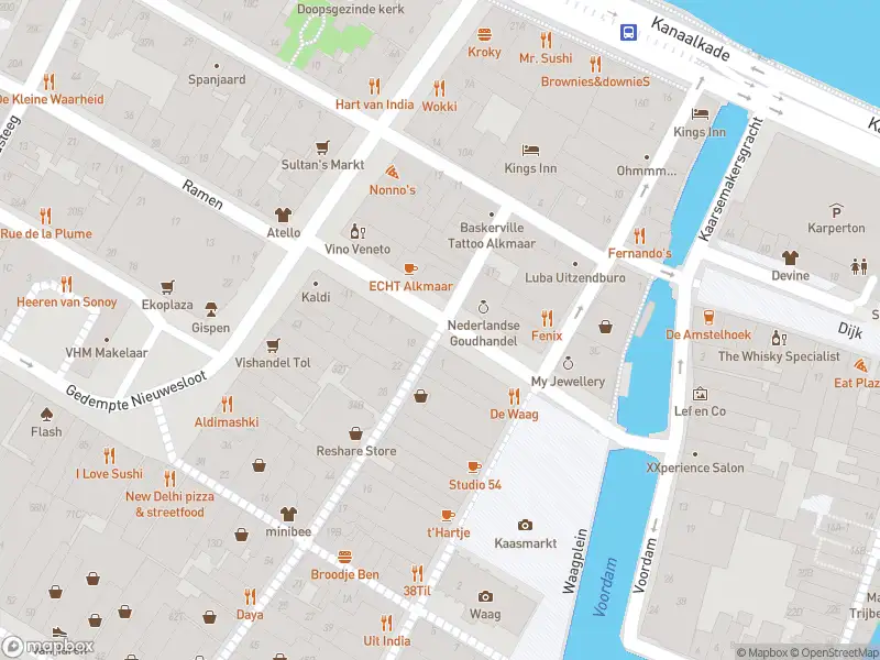 Ambulance met grote spoed naar de Marktstraat in Alkmaar