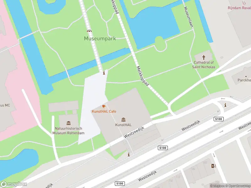 Ambulance met grote spoed naar de Westzeedijk in Rotterdam