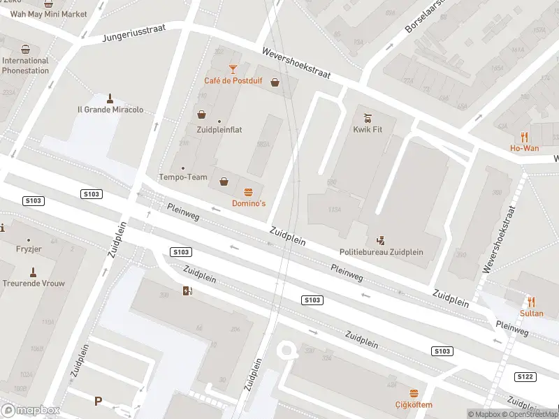 Ambulance met gepaste spoed naar de Zuidplein in Rotterdam