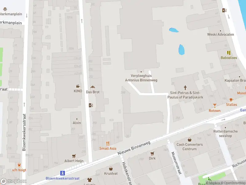 Ambulance met grote spoed naar de Nieuwe Binnenweg in Rotterdam