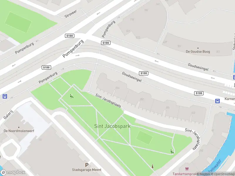 Ambulance met grote spoed naar de Goudsesingel in Rotterdam