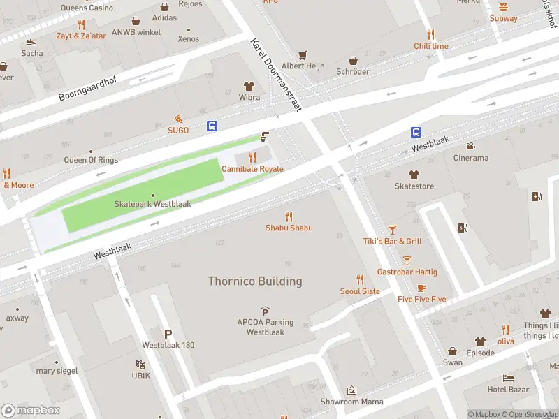 Ambulance met grote spoed naar de Westblaak in Rotterdam