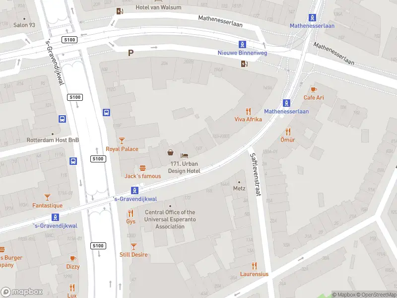 Ambulance met grote spoed naar de Nieuwe Binnenweg in Rotterdam