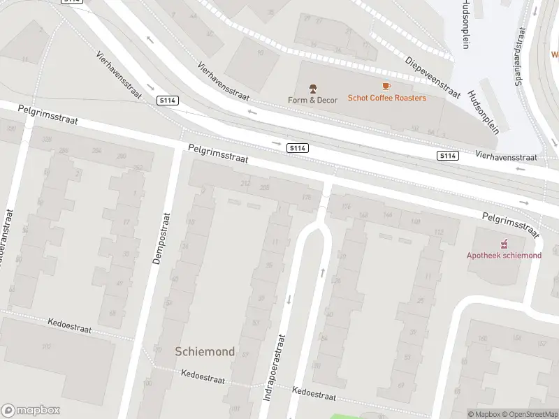 Ambulance met grote spoed naar de Indrapoerastraat in Rotterdam