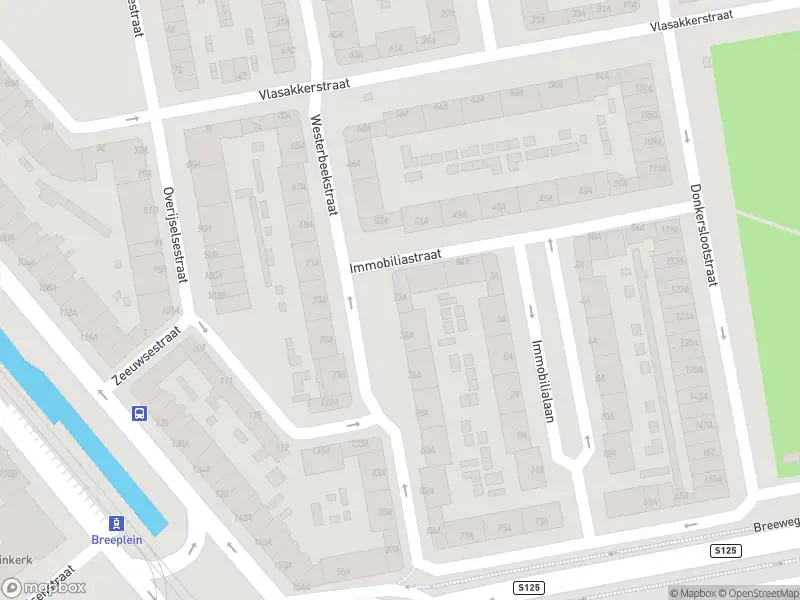 Ambulance met grote spoed naar de Westerbeekstraat in Rotterdam