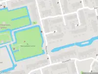 Ambulance met grote spoed naar de Hoenderhof in Delft