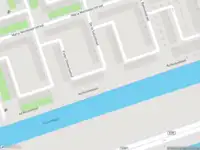 Ambulance met grote spoed naar de Pieter Oosterleehof in Amsterdam