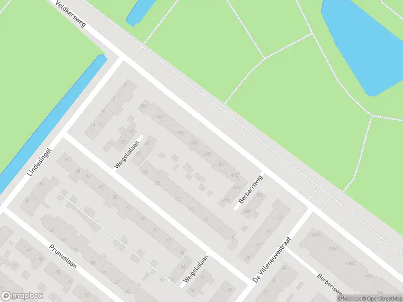 Ambulance met grote spoed naar de Berberisweg in Rotterdam