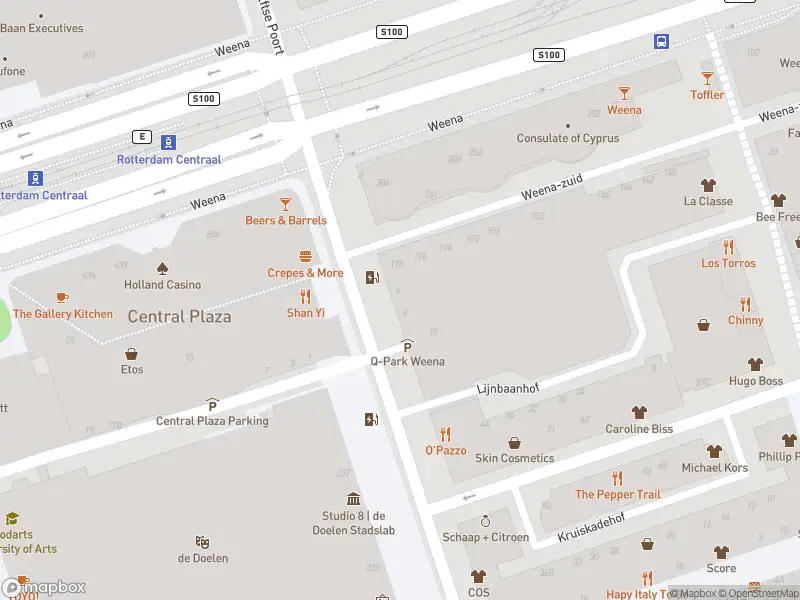 Ambulance met grote spoed naar de Karel Doormanstraat in Rotterdam