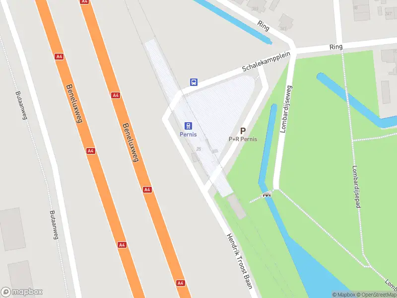 Ambulance met gepaste spoed naar de Schalekampplein in Pernis Rotterdam