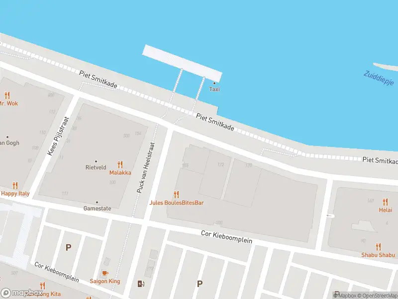 Ambulance met grote spoed naar de Piet Smitkade in Rotterdam