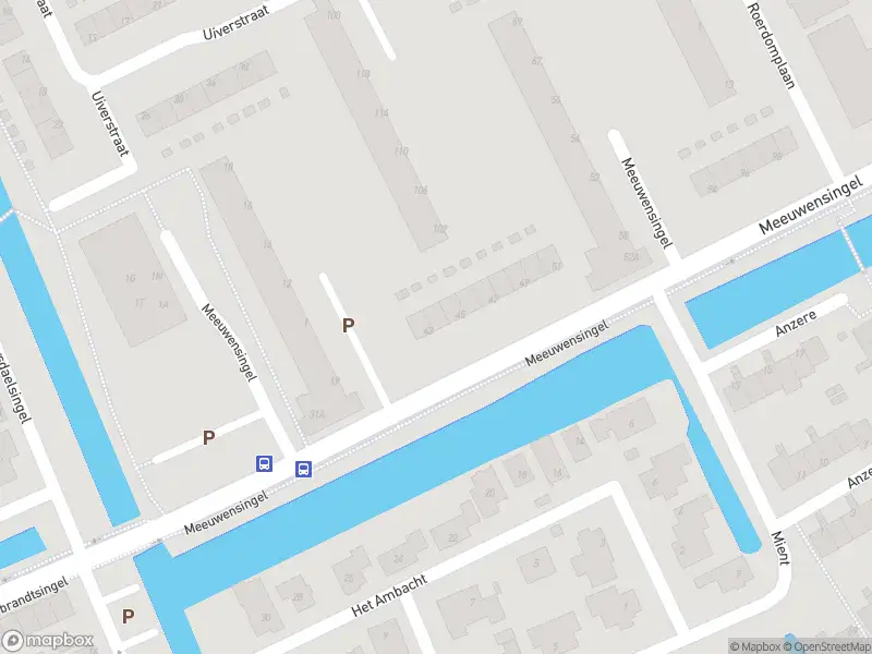 Ambulance met grote spoed naar de Meeuwensingel in Capelle aan den IJssel