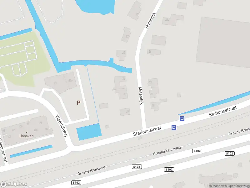 Ambulance met grote spoed naar de Molendijk in Rhoon