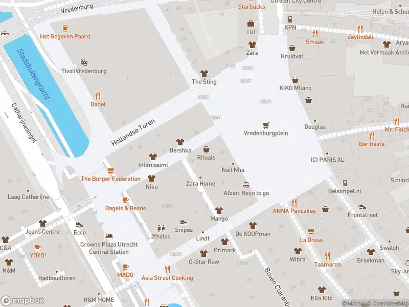 Politie naar de Vredenburgpassage in Utrecht