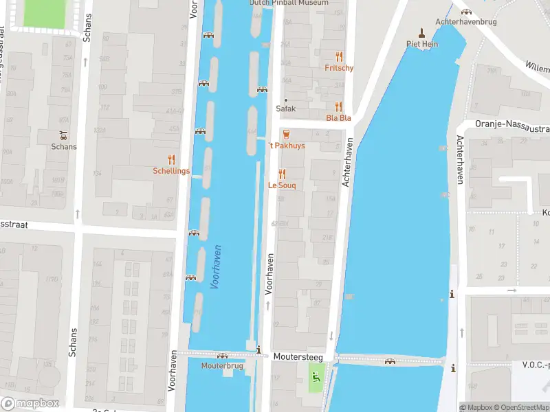 Ambulance met gepaste spoed naar de Voorhaven in Rotterdam