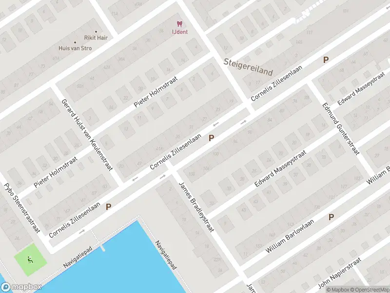 Ambulance met grote spoed naar de Cornelis Zillesenlaan in Amsterdam