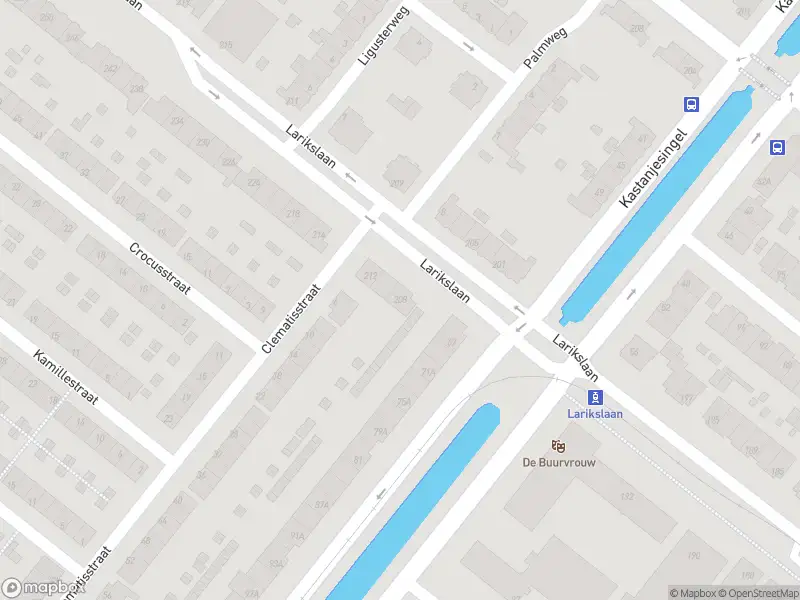 Ambulance met gepaste spoed naar de Larikslaan in Rotterdam