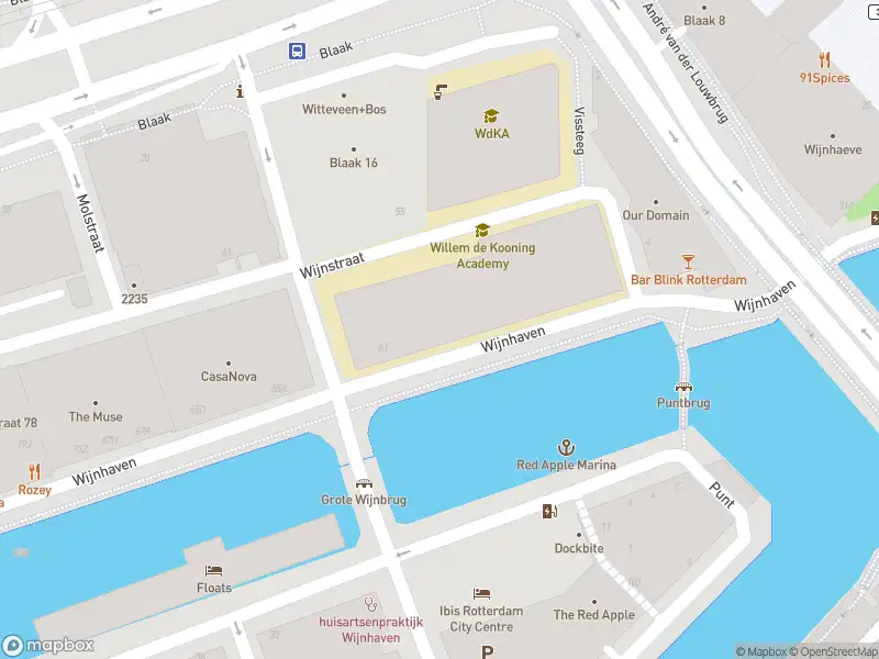 Ambulance met gepaste spoed naar de André van der Louwbrug in Rotterdam