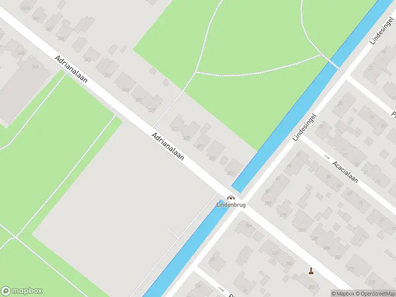 Ambulance met grote spoed naar de Adrianalaan in Rotterdam