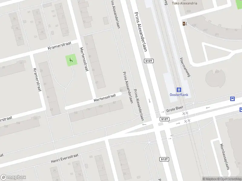 Ambulance met gepaste spoed naar de Mertensstraat in Rotterdam