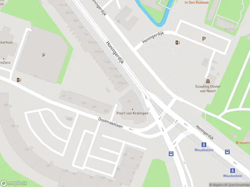 Ambulance met grote spoed naar de Honingerdijk in Rotterdam