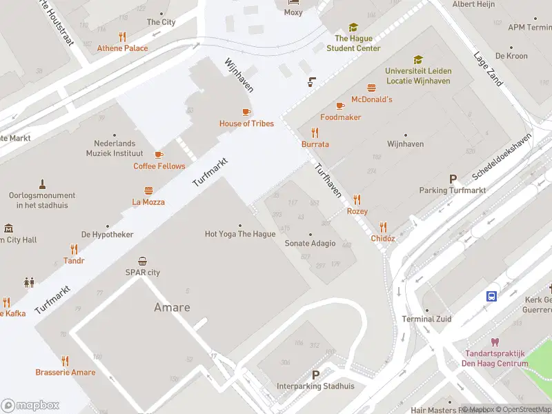 Ambulance met gepaste spoed naar de Turfmarkt in 's-Gravenhage