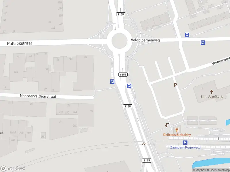 Ambulance met grote spoed naar de Hof van Blois in Zaandam