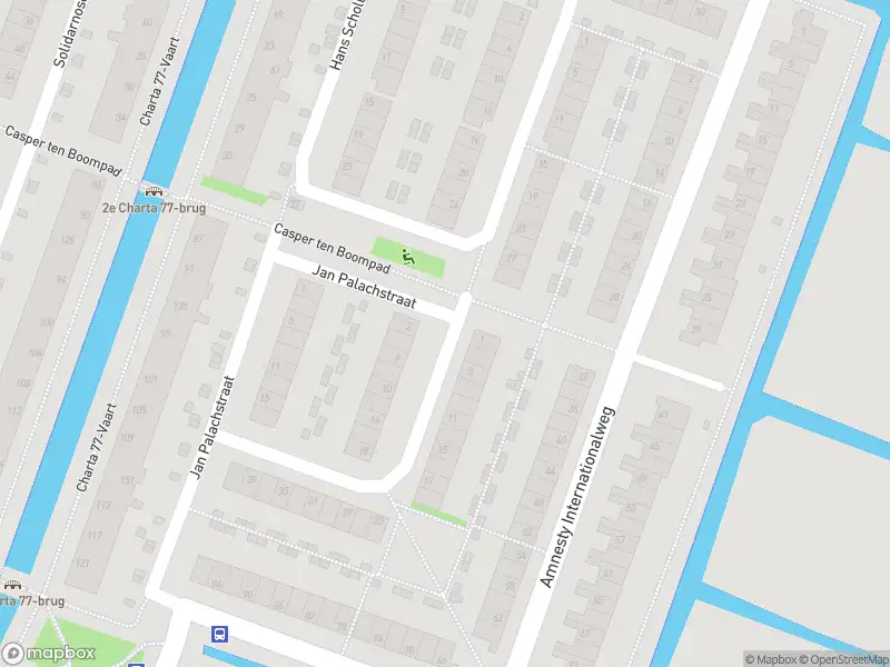 Ambulance met grote spoed naar de Rudolf Slanskystraat in Haarlem