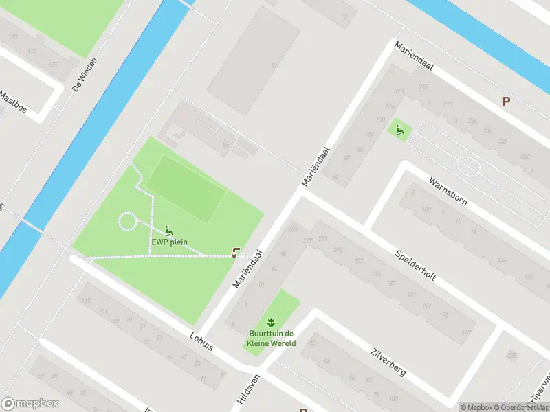 Ambulance met grote spoed naar de Hagenau in Amsterdam