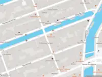 Ambulance met grote spoed naar de Westerstraat in Amsterdam