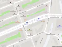 Ambulance met grote spoed naar de Eerste Van Swindenstraat in Amsterdam