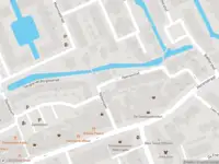 Ambulance met grote spoed naar de Heerenvliet in Wateringen