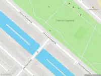 Ambulance met grote spoed naar de Pampuslaan in Amsterdam