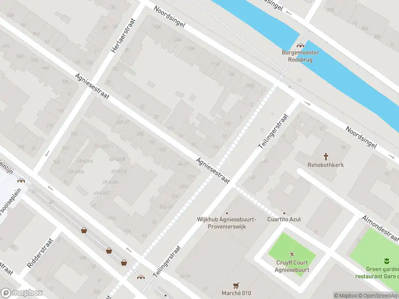 Ambulance met grote spoed naar de Agniesestraat in Rotterdam