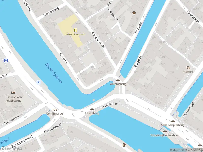 Ambulance met gepaste spoed naar de Lieve Vrouwe Gracht in Haarlem