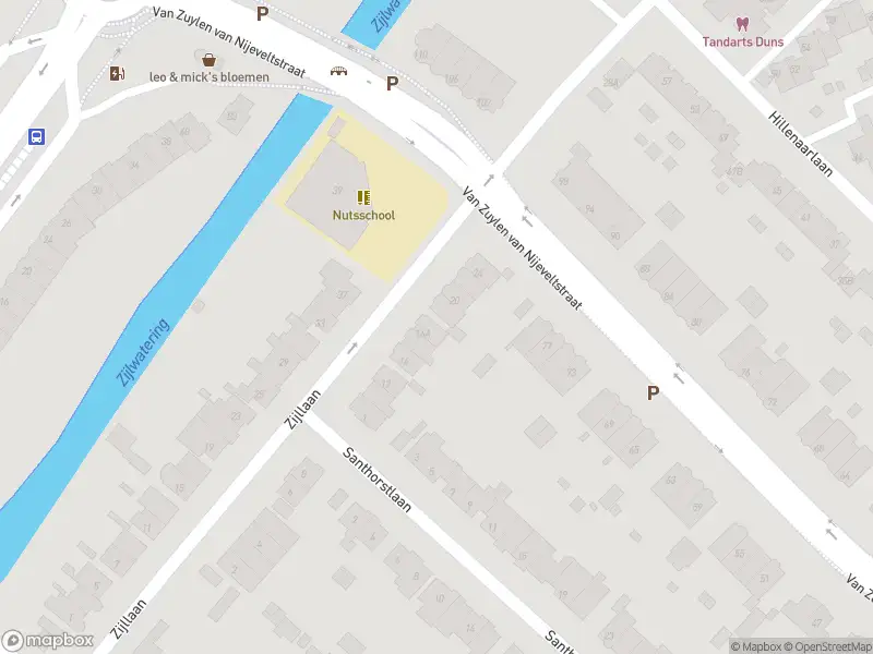 Ambulance met grote spoed naar de Adriaan Pauwstraat in Wassenaar