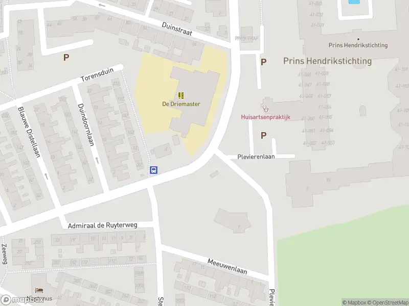 Ambulance met grote spoed naar de Admiraal de Ruyterweg in Egmond aan Zee