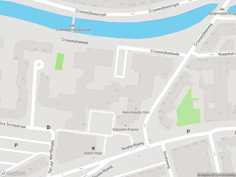 Ambulance met grote spoed naar de Crooswijksekade in Rotterdam