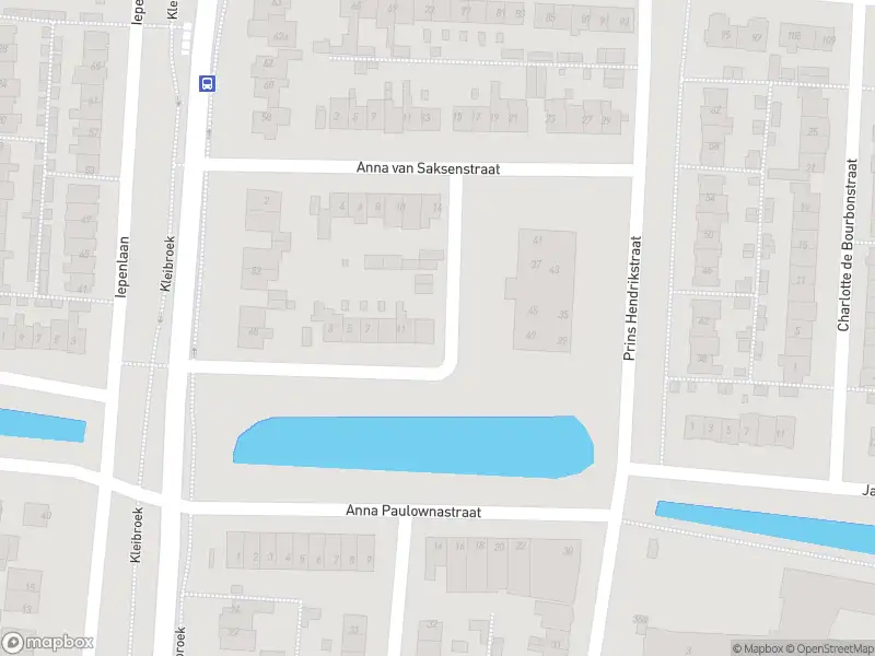 Ambulance met grote spoed naar de Goudenregenlaan in Castricum